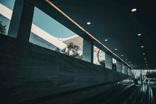 机场内的自动步道