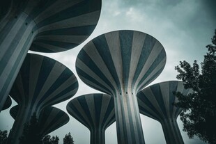 独特造型的柱状建筑景观