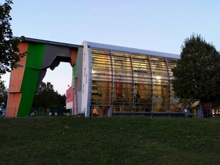 现代彩色建筑外观景观