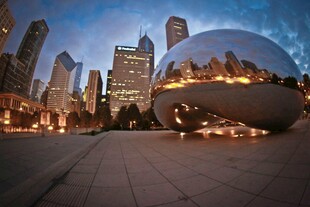 芝加哥城市景观中的云门