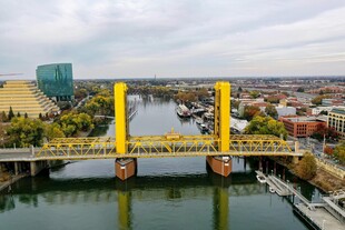 萨克 门托塔桥俯瞰美景