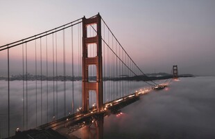 黄昏下的壮丽跨海大桥