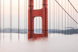 雾中金门大桥壮观景象