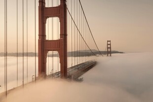 金门大桥云雾缭绕美景