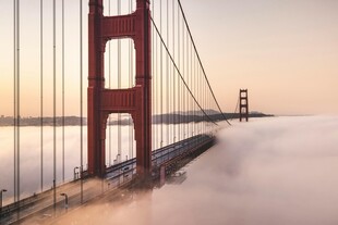 金门大桥云雾缭绕美景