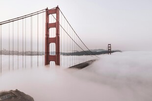 雾中金门大桥壮观景象