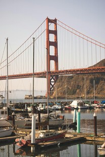 金门大桥下的码头景致