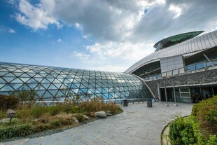 现代风格玻璃建筑景观