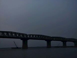 黄昏下的跨海大桥