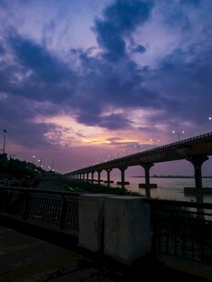 黄昏下的跨海大桥美景