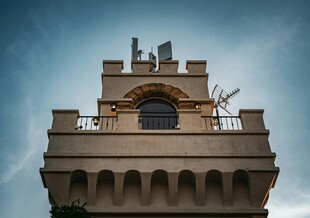 古老塔楼建筑特写