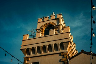 欧式塔楼建筑特写