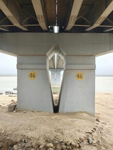 桥梁底部结构特写