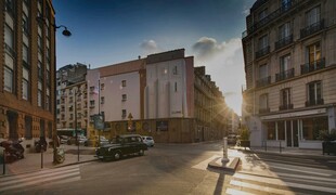 城市街道的宁静日常