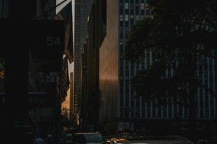 城市黄昏街道景象