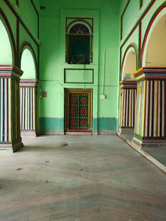 复古绿色调拱形建筑空间