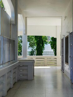 现代简约风格的室内走廊空间