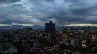 城市黄昏天际线俯瞰景观