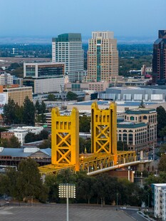 萨克 门托塔桥城市景观