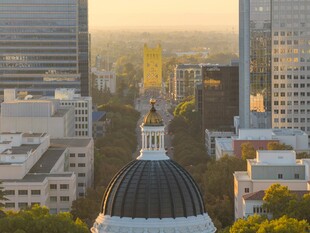 城市中独特建筑与天际线