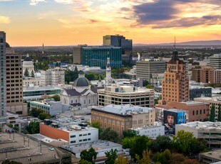 城市黄昏天际线景观