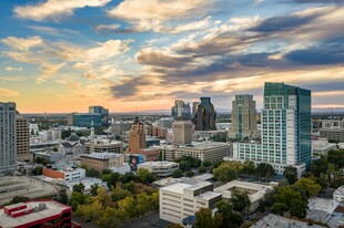 城市天际线日落美景