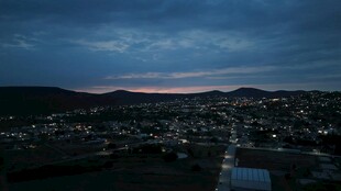 夜幕下的城镇风光