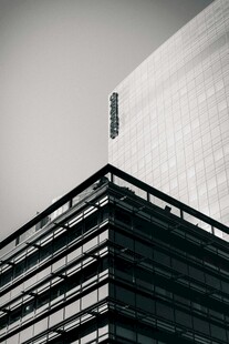 现代高楼建筑外观特写