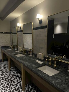 现代风格豪华洗手台区域