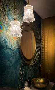 复古风卧室壁灯与圆镜