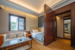 现代简约风格温馨卧室空间