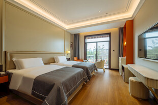 现代风格温馨酒店客房