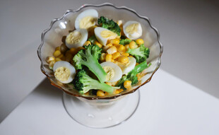 蔬菜玉米鸡蛋沙拉