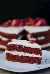 美味红丝绒蛋糕切片