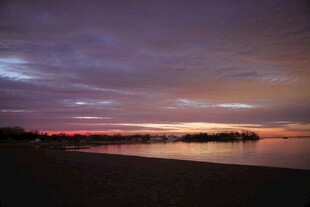 湖畔绚丽晚霞美景