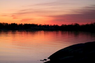湖畔绝美日落景观