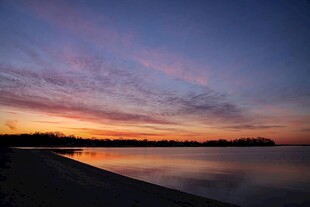 湖畔绝美日落风景