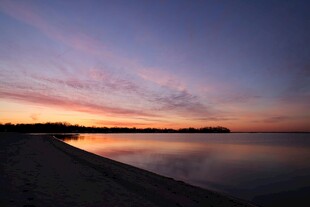 湖畔绝美日落风景