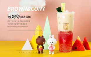 缤纷茶饮与可爱摆件组合