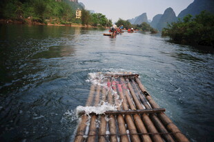 漓江竹筏漂流美景
