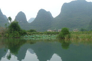 山水相映的秀丽自然景观