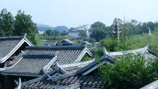 中式古屋顶与周边景致