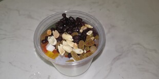 美味坚果水果混合杯