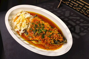 红烧鱼配芝士美味呈现