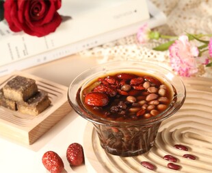 滋补红枣桂圆养生汤