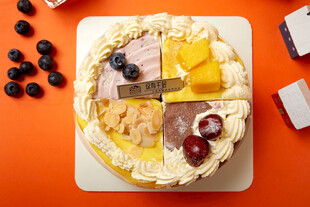 多彩水果装饰美味蛋糕