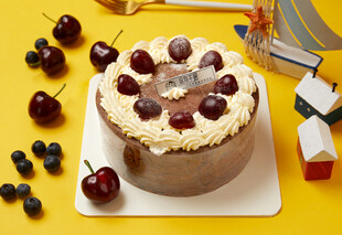 美味樱桃奶油蛋糕