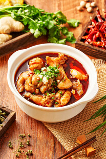 美味红烧美蛙鲜香诱人