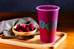 火龙果茶饮搭配鲜果