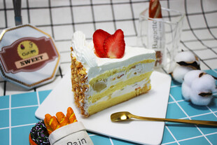 美味草莓夹心蛋糕展示